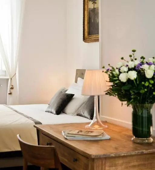 مسافرخانه Garibaldi Suites Piazza Di Spagna