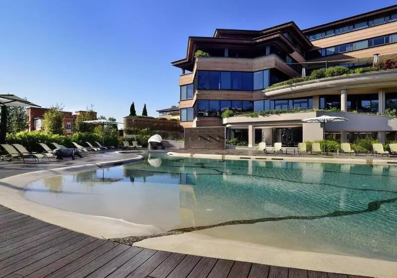 هتل A.roma Lifestyle