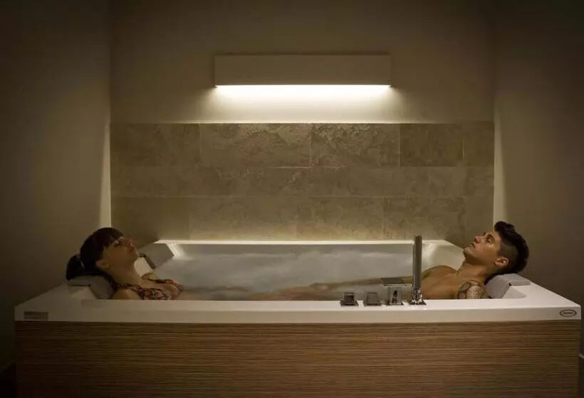 هتل A.roma Lifestyle