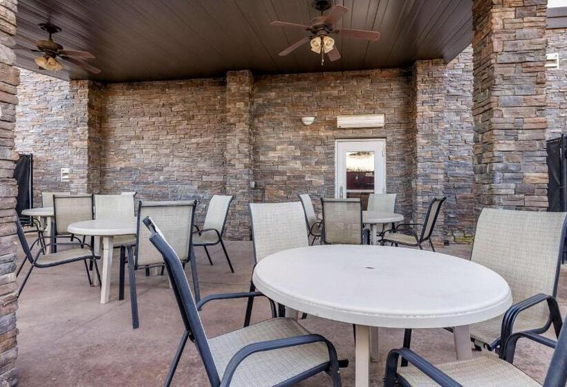 Отель Comfort Inn Bentonville  Crystal Bridges