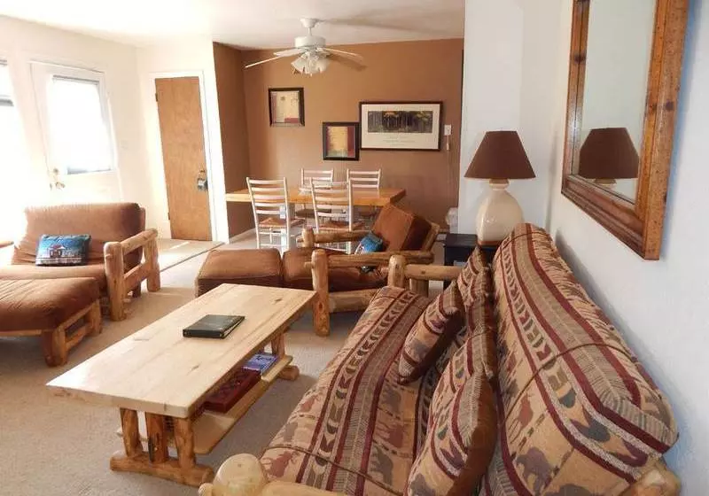 호텔 Hideaway Village