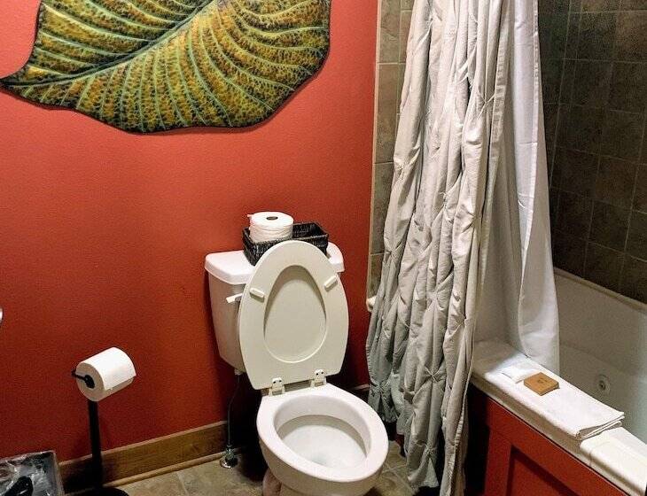 فندق Iowa House Historic Inn