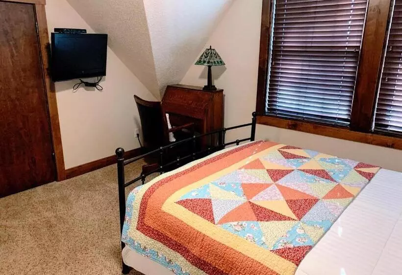 Отель Iowa House Historic Inn