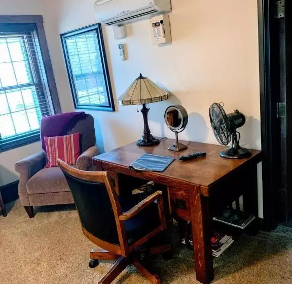 Отель Iowa House Historic Inn