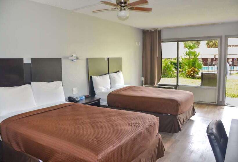 Отель Rodeway Inn Sun City Center