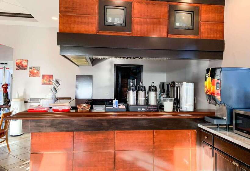 Отель Rodeway Inn Sun City Center