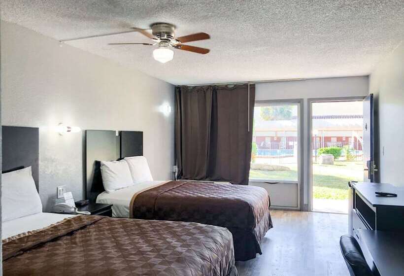 Отель Rodeway Inn Sun City Center