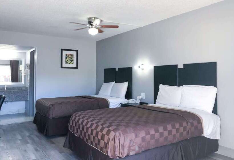 Отель Rodeway Inn Sun City Center