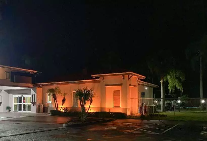 호텔 Rodeway Inn Sun City Center