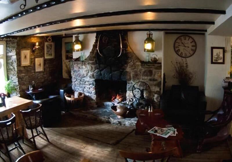 בית מלון כפרי The Crooked Inn