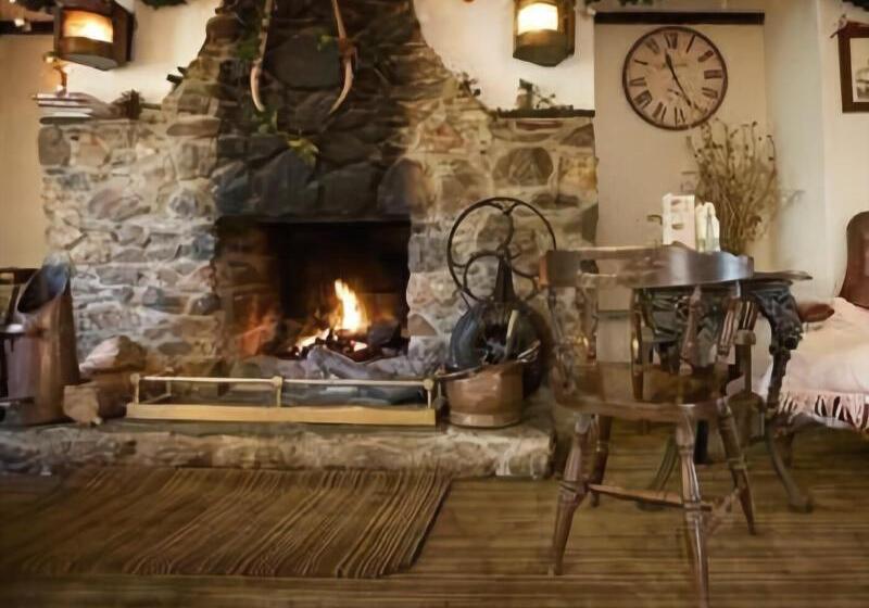 בית מלון כפרי The Crooked Inn