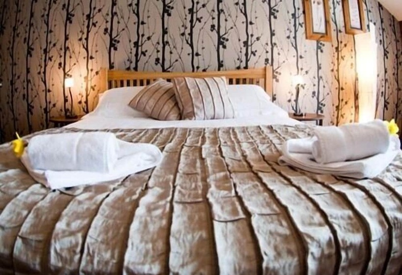 בית מלון כפרי The Crooked Inn