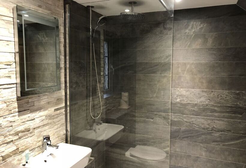 בית מלון כפרי The Crooked Inn