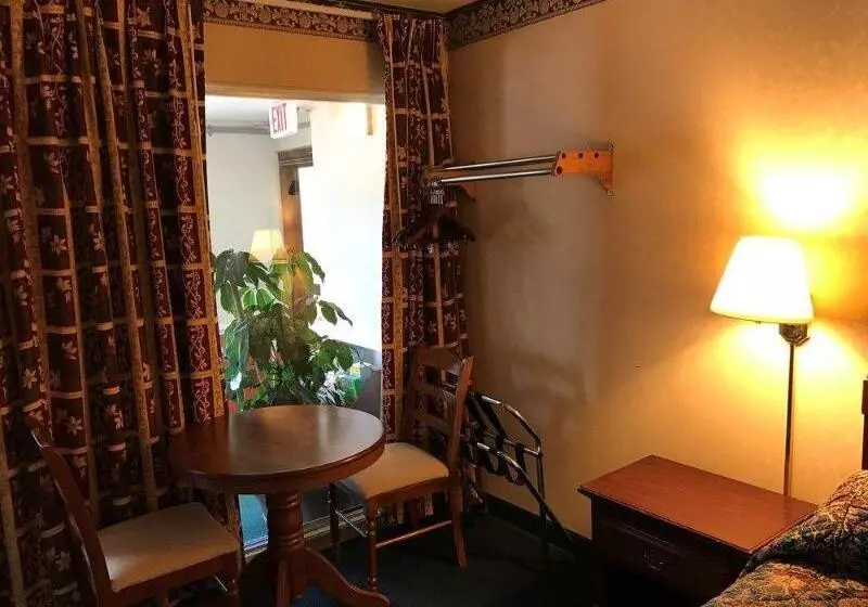 Отель Value Inn East Stroudsburg