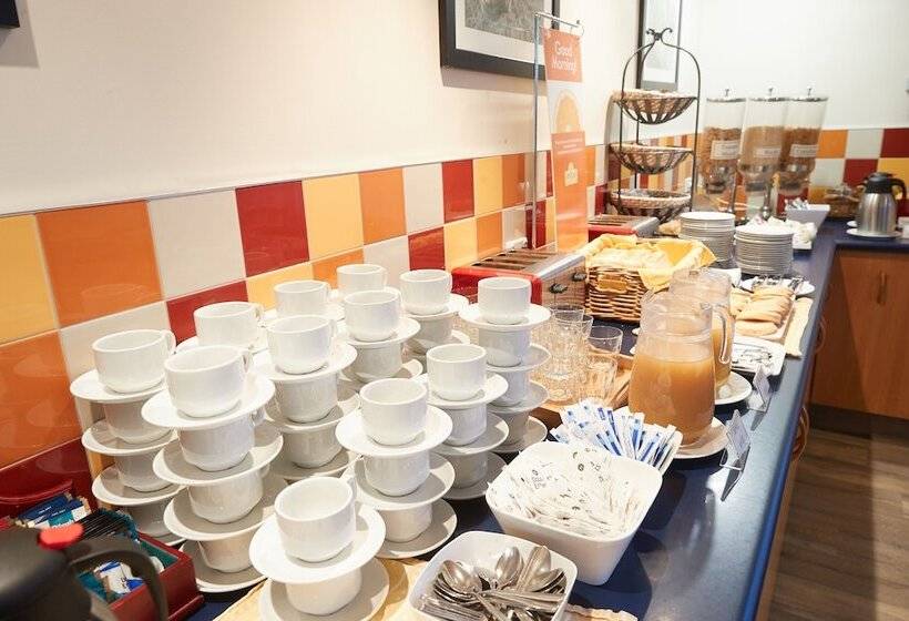 בית מלון כפרי Ventura Inn & Suites Hamilton