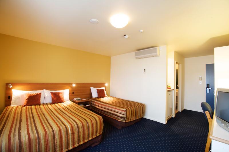 בית מלון כפרי Ventura Inn & Suites Hamilton