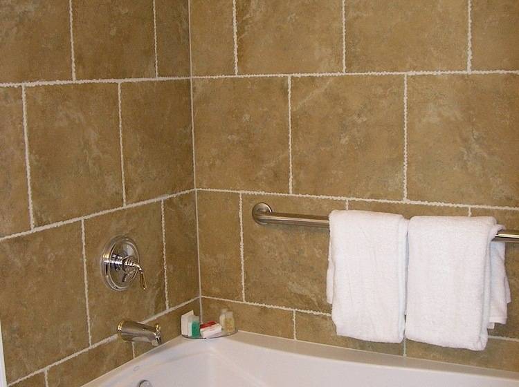 Lake Grassy Inn & Suites