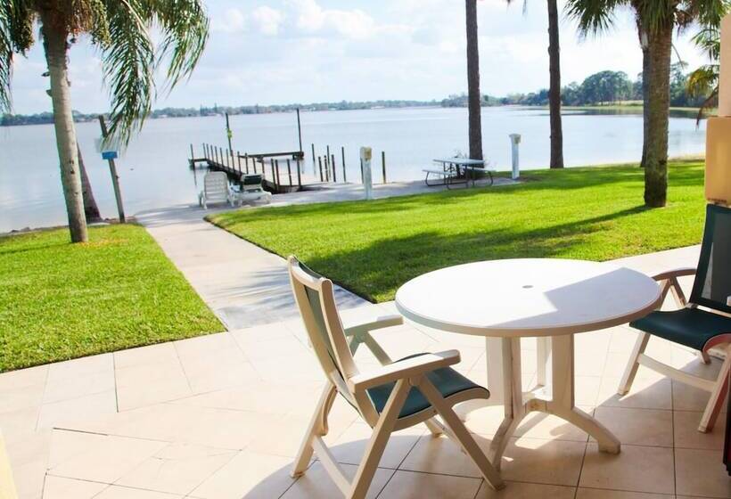 Lake Grassy Inn & Suites