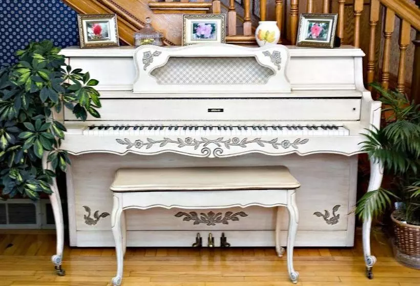 Lindsay House Bed And Breakfast