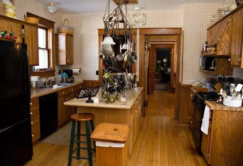 Lindsay House Bed And Breakfast