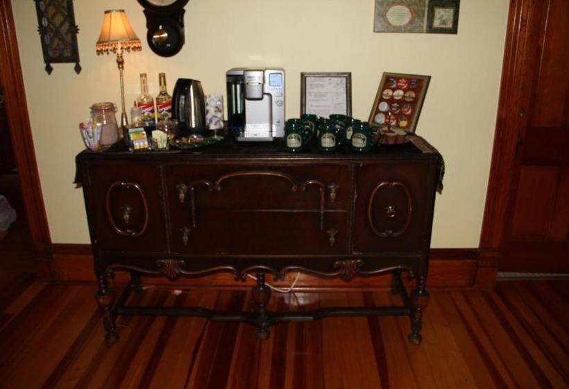 Lindsay House Bed And Breakfast