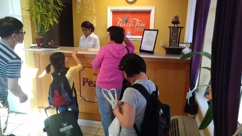 מוטל Peach Tree Inn