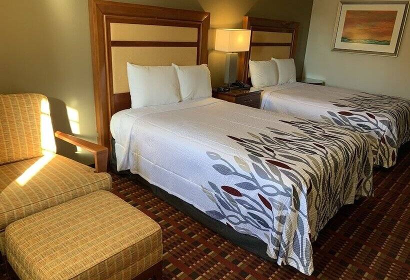 فندق على الطريق Peach Tree Inn