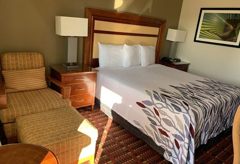 فندق على الطريق Peach Tree Inn