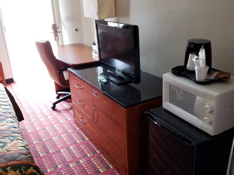 فندق على الطريق Peach Tree Inn