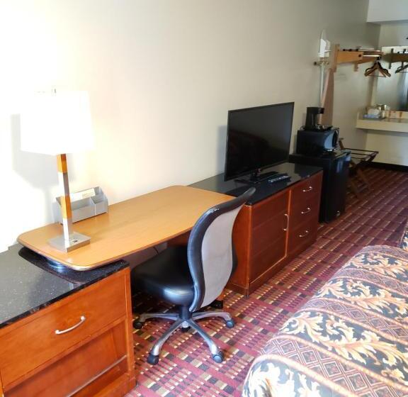 فندق على الطريق Peach Tree Inn