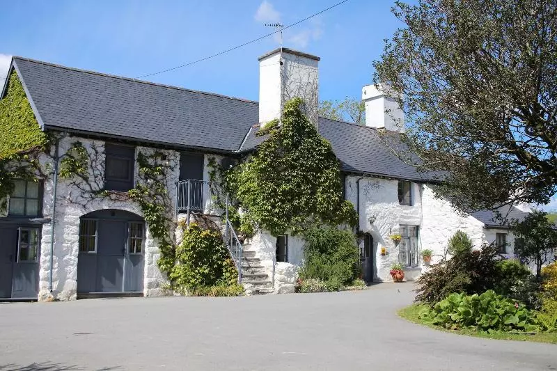 Majatalo Dolgun Uchaf Historic B&b And Self Catering Cottages In Snowdonia