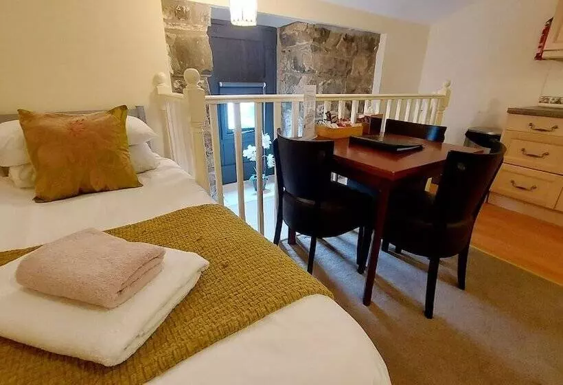 Majatalo Dolgun Uchaf Historic B&b And Self Catering Cottages In Snowdonia