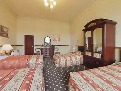 بنسيون Langley Bank Guest House