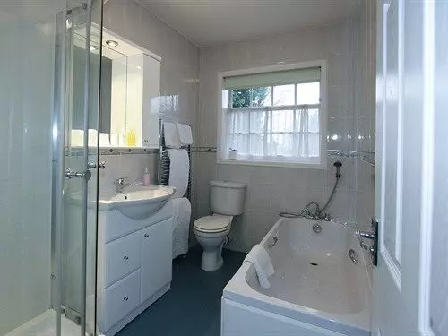 ペンション Lydney House