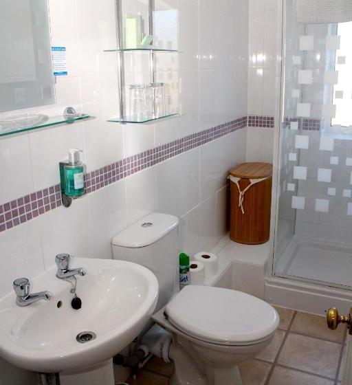 بنسيون The Merivon Guest House