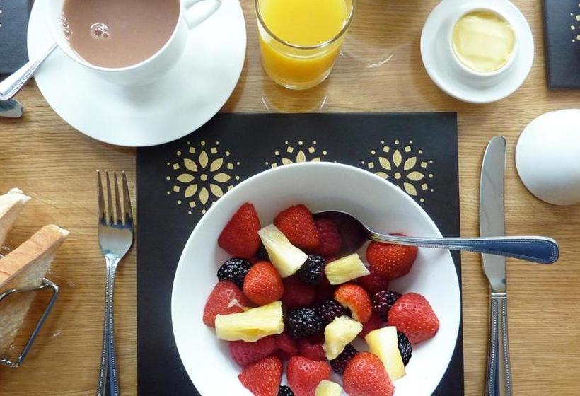 بنسيون The Merivon Guest House