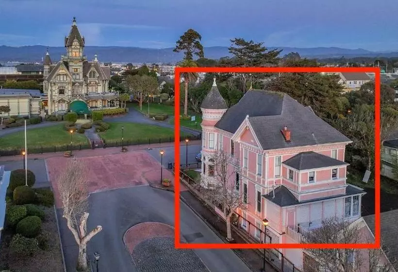 Retkeilymaja Pinc Lady Mansion