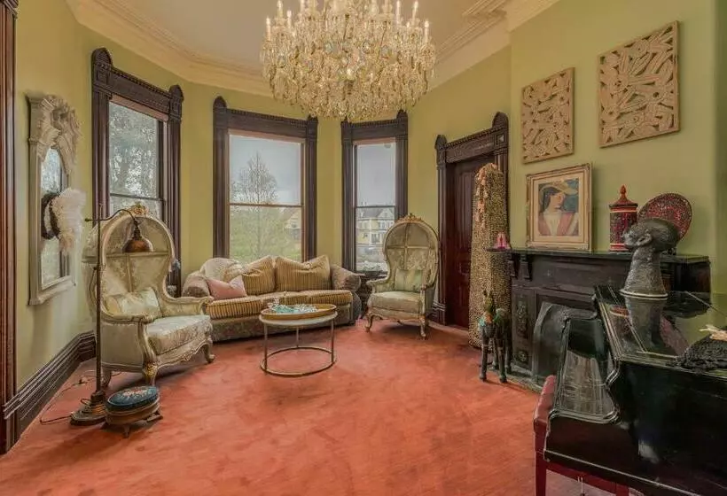 Retkeilymaja Pinc Lady Mansion