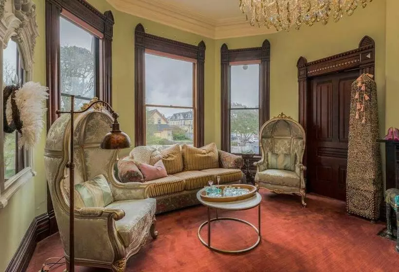 Retkeilymaja Pinc Lady Mansion