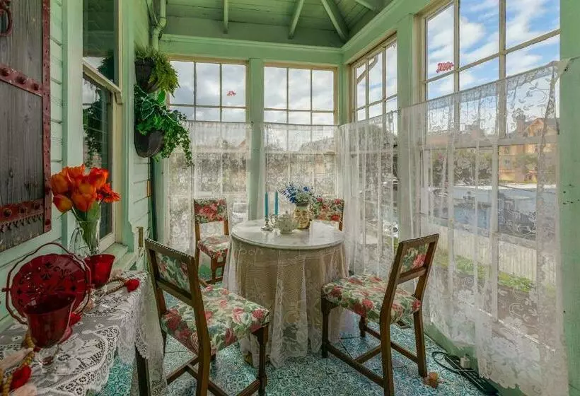 Retkeilymaja Pinc Lady Mansion