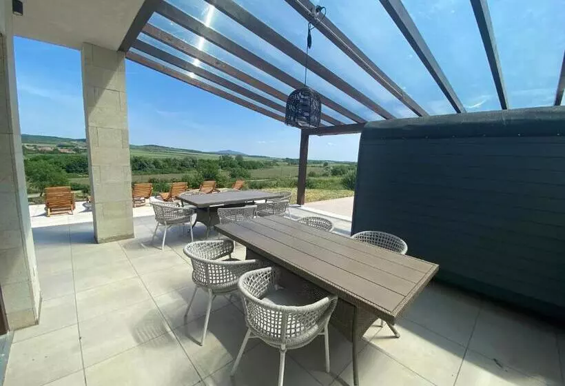 Aamiaismajoitus (B&B) Angyal Villa