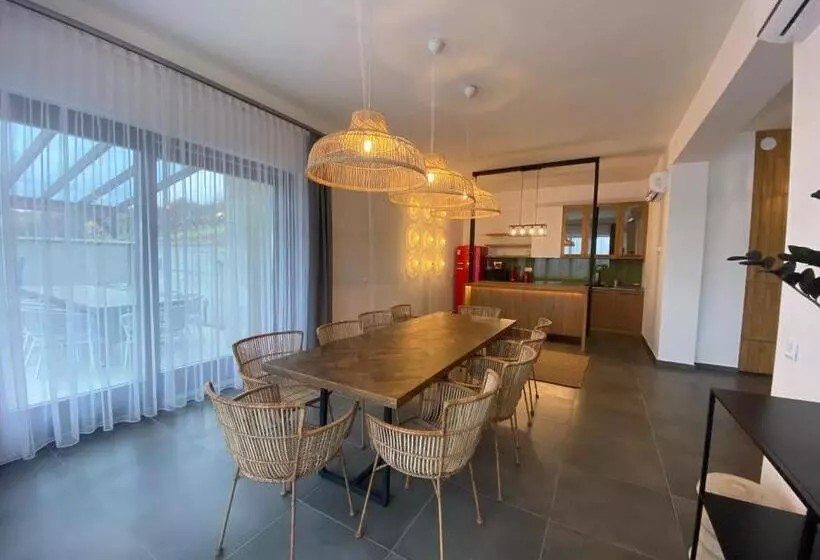 Aamiaismajoitus (B&B) Angyal Villa