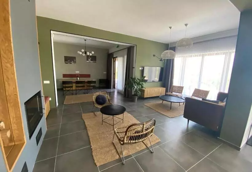 Aamiaismajoitus (B&B) Angyal Villa