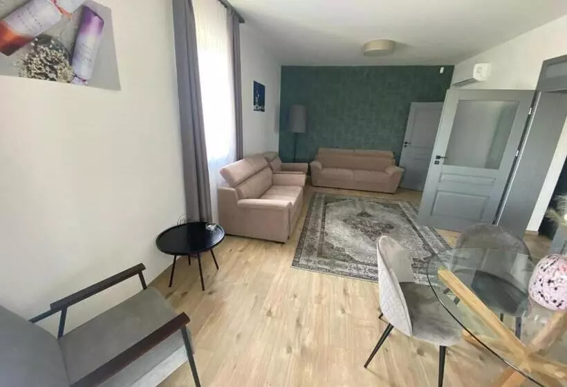 Aamiaismajoitus (B&B) Angyal Villa