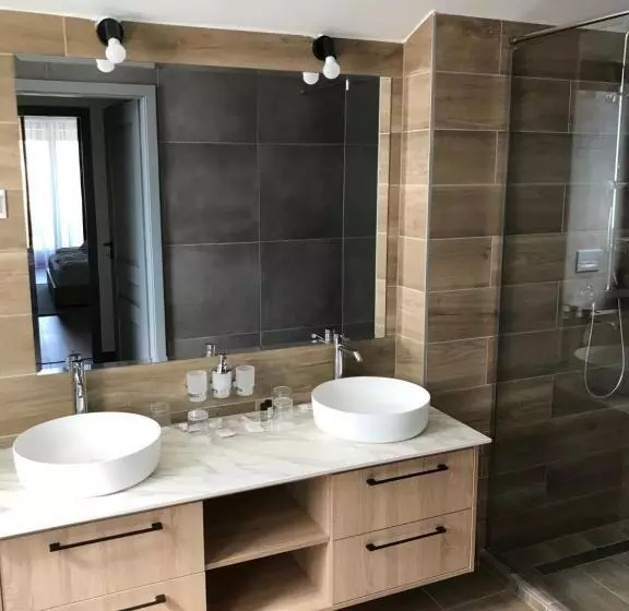 Aamiaismajoitus (B&B) Angyal Villa