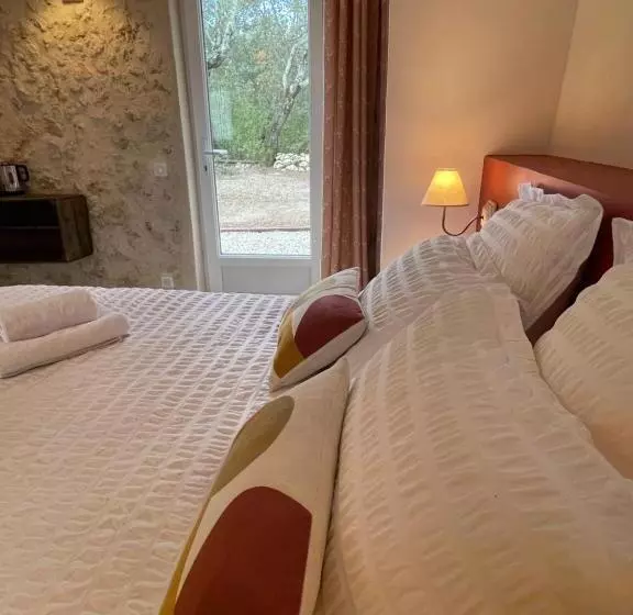 ベッドアンドブレックファースト La Parenthèse Du Var   Chambre D Hôtes Petits Déjeuners Inclus Et Terrasse Ombragée