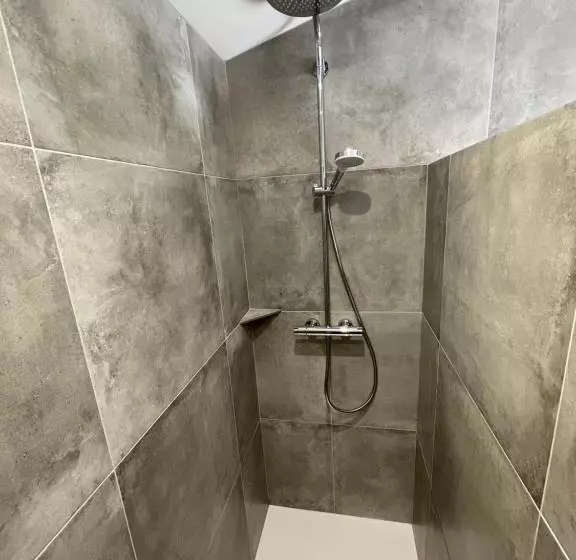 ベッドアンドブレックファースト La Parenthèse Du Var   Chambre D Hôtes Petits Déjeuners Inclus Et Terrasse Ombragée