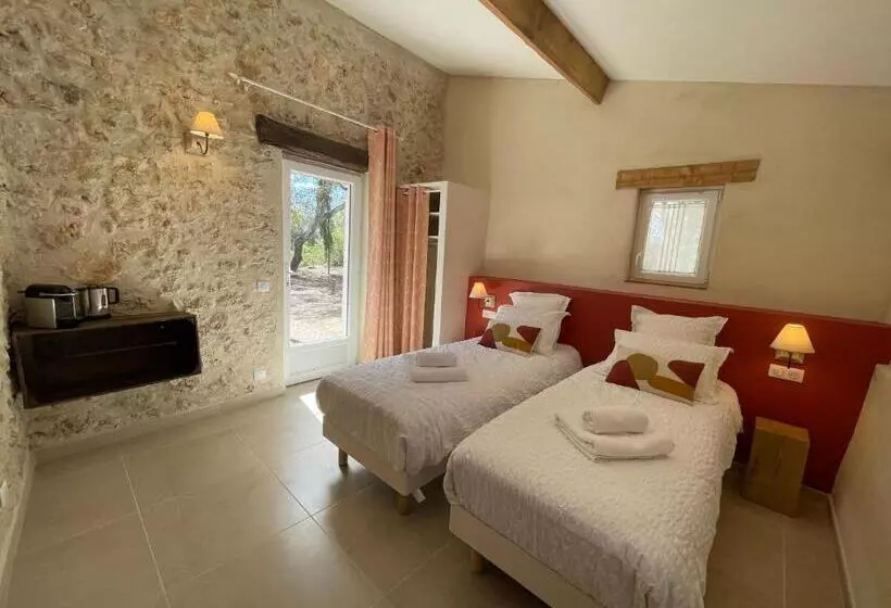 ベッドアンドブレックファースト La Parenthèse Du Var   Chambre D Hôtes Petits Déjeuners Inclus Et Terrasse Ombragée