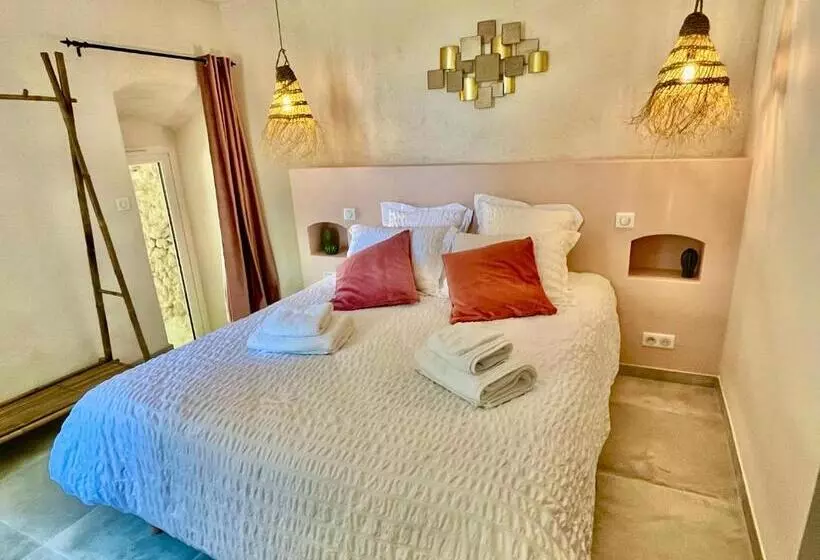 ベッドアンドブレックファースト La Parenthèse Du Var   Chambre D Hôtes Petits Déjeuners Inclus Et Terrasse Ombragée