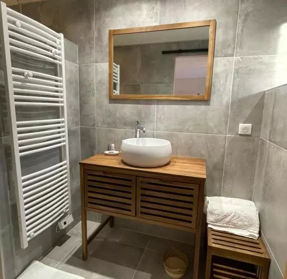 ベッドアンドブレックファースト La Parenthèse Du Var   Chambre D Hôtes Petits Déjeuners Inclus Et Terrasse Ombragée